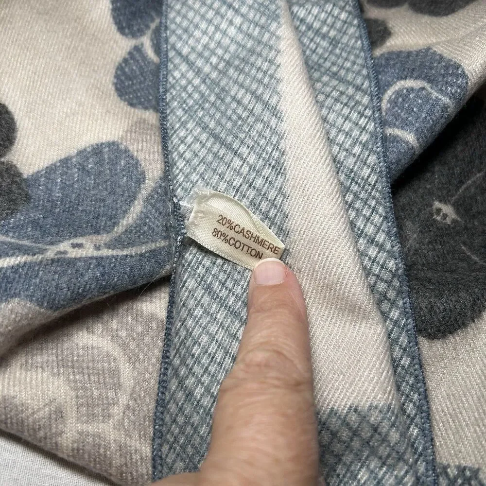 Zelly Pashmina style cashmere / cotton blend scarf in a blue floral print, Chic